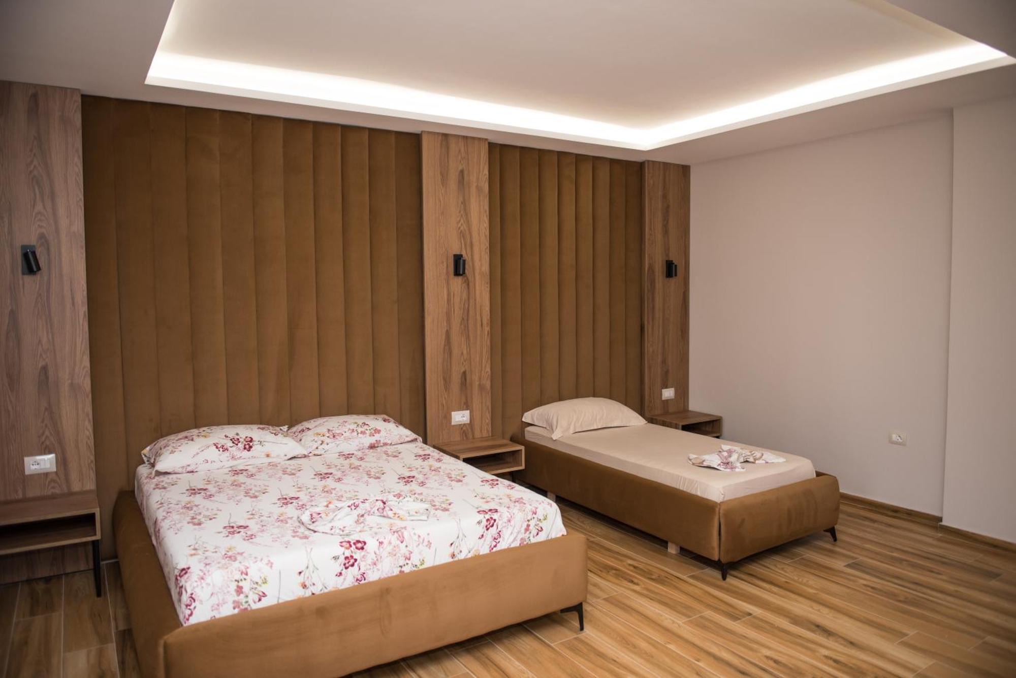 New Donantelo Hotel Vlore Exterior photo