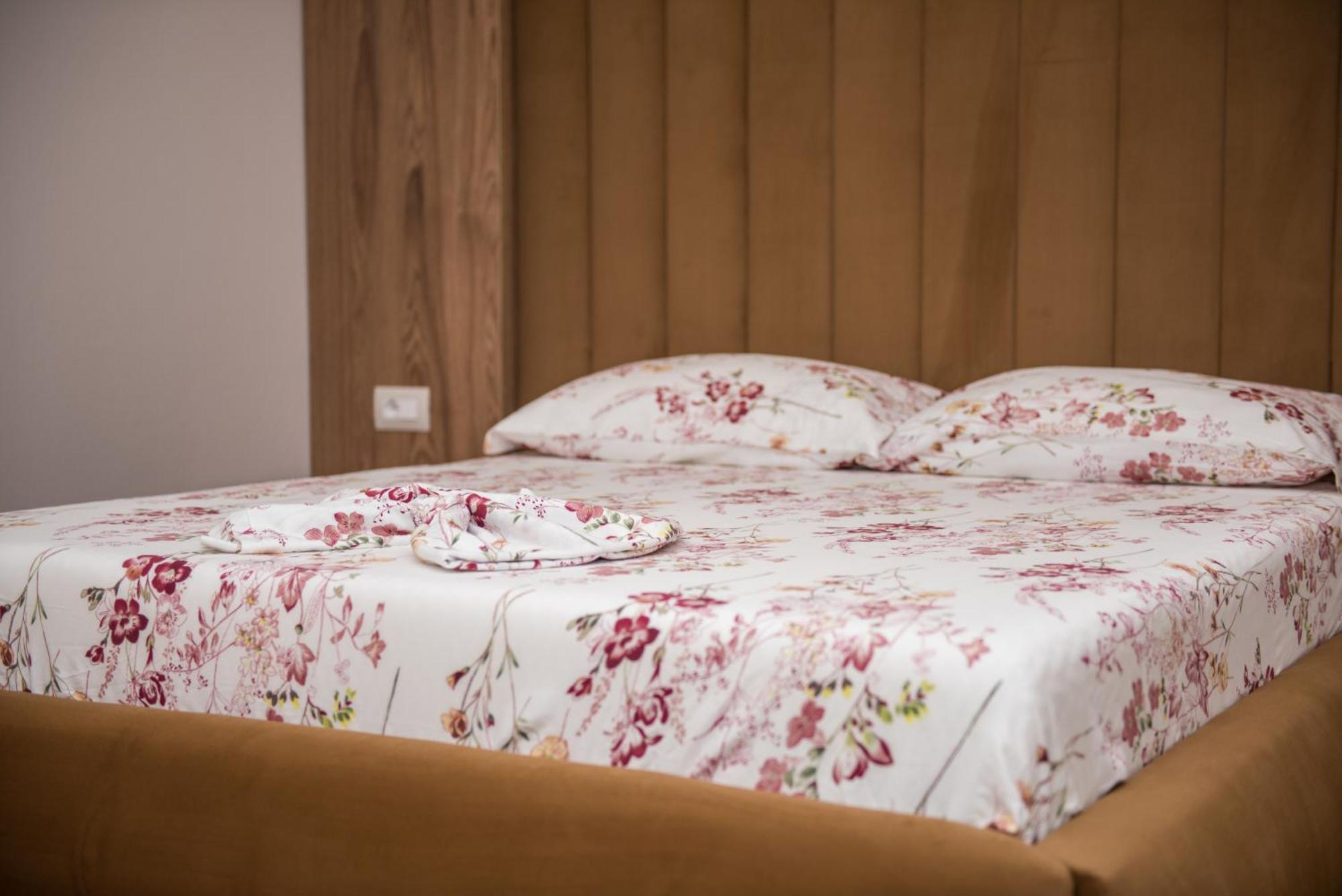 New Donantelo Hotel Vlore Exterior photo