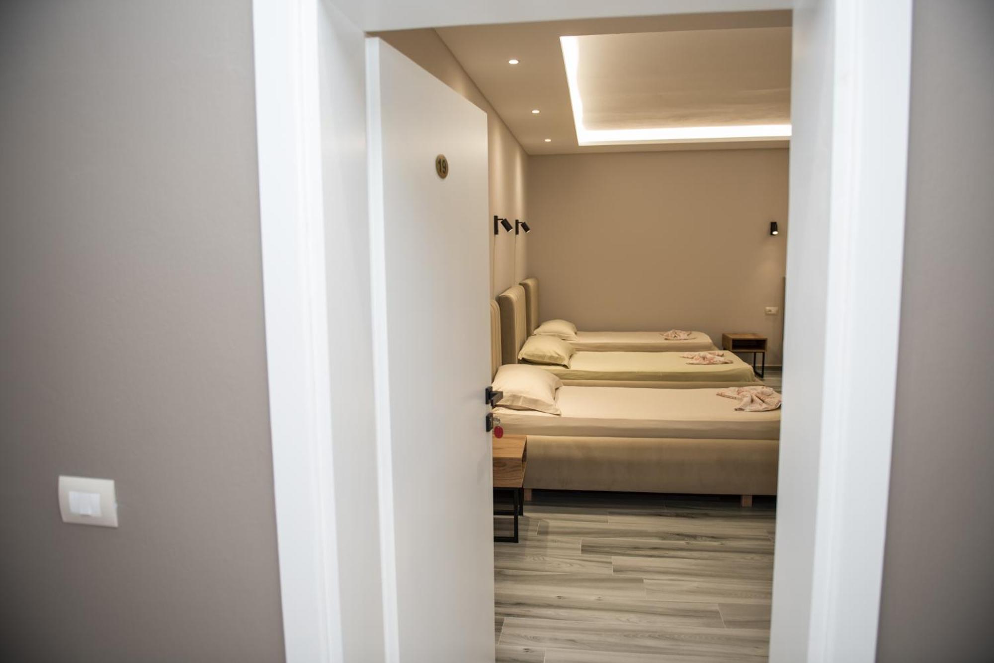 New Donantelo Hotel Vlore Exterior photo